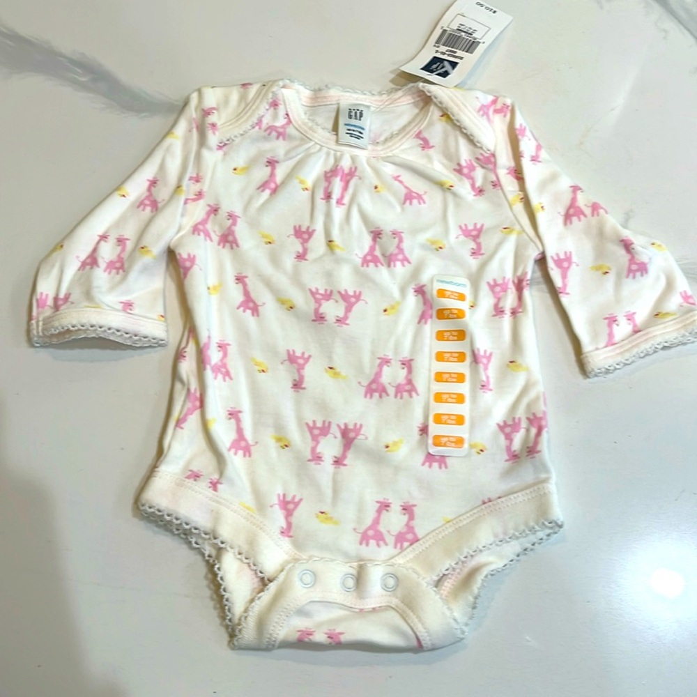 Baby Gap pink giraffe long-sleeve onesie (newborn up to 7 lbs)